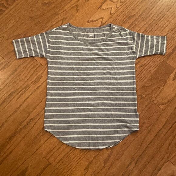 GAP Tops - Gap size XS gray and silver T-shirt, the silver is sparkly. See picture.
